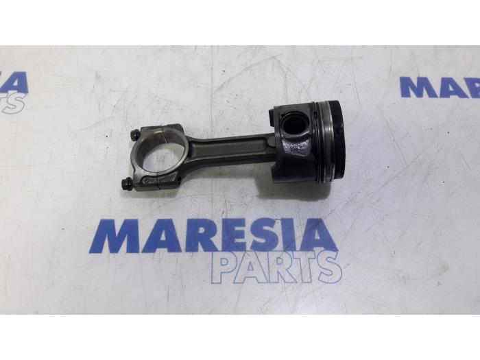 Gebrauchte Kolben Renault Kangoo Express (FW) 1.5 dCi 75 Preis € 60,50 Mit Mehrwertsteuer angeboten von Maresia Parts