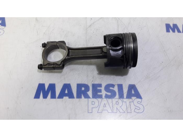 Gebrauchte Kolben Renault Kangoo Express (FW) 1.5 dCi 75 Preis € 60,50 Mit Mehrwertsteuer angeboten von Maresia Parts