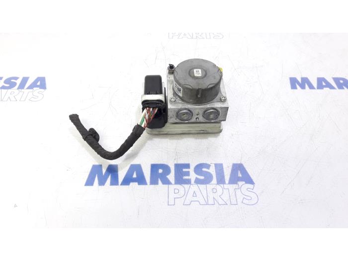 Begagnade ABS-pump Citroen C3 (SC) 1.6 HDi 92 Pris € 49,95 Marginaltabell erbjuds av Maresia Parts