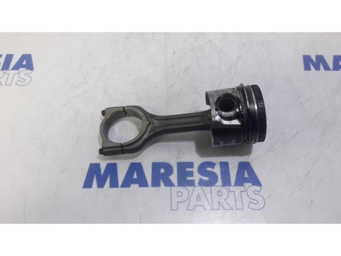 Usagé Piston Peugeot Partner (GC/GF/GG/GJ/GK) 1.6 HDI 90 Prix € 60,50 Prix TTC proposé par Maresia Parts