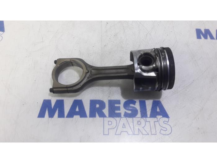 Usagé Piston Peugeot Partner (GC/GF/GG/GJ/GK) 1.6 HDI 90 Prix € 60,50 Prix TTC proposé par Maresia Parts