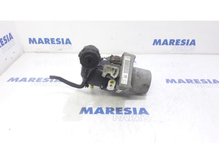 Usagé Pompe de direction Peugeot 508 (8D) 1.6 HDiF 16V Prix € 288,75 Règlement à la marge proposé par Maresia Parts