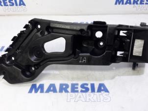 Used Rear bumper frame Renault Clio IV Estate/Grandtour (7R) 1.5 Energy dCi 90 FAP Price € 25,00 Margin scheme offered by Maresia Parts