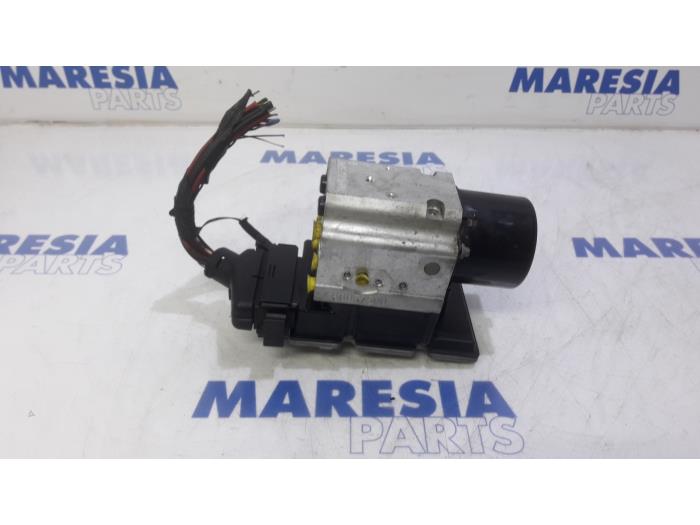 Begagnade ABS-pump Alfa Romeo Brera (939) 2.2 JTS 16V Pris € 210,00 Marginaltabell erbjuds av Maresia Parts