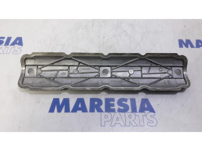 Rocker cover from a Renault Scénic I (JA) 1.9 dCi RX4 2001