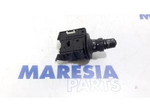 Used Indicator switch Renault Grand Scénic II (JM) 2.0 16V Price € 60,00 Margin scheme offered by Maresia Parts
