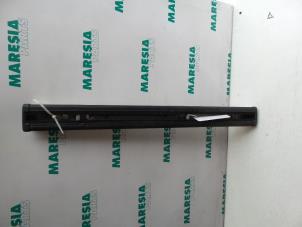 Used Seat rails, right Renault Espace (JK) 2.0 16V Turbo Price € 40,00 Margin scheme offered by Maresia Parts