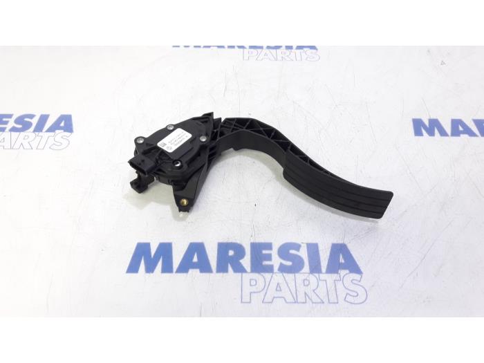 Begagnade Gaspedalsensor Renault Clio IV Estate/Grandtour (7R) 1.5 Energy dCi 90 FAP Pris € 20,00 Marginaltabell erbjuds av Maresia Parts