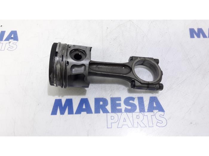 Usados Pistón Peugeot Expert (G9) 2.0 HDi 120 Precio € 75,00 Norma de margen ofrecido por Maresia Parts