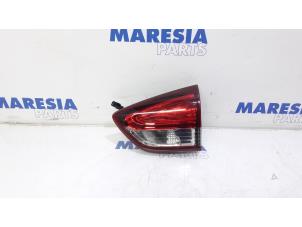 Used Rear fog light Renault Clio IV Estate/Grandtour (7R) 1.5 Energy dCi 90 FAP Price € 40,00 Margin scheme offered by Maresia Parts