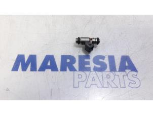 Gebrauchte Injektor (Benzineinspritzung) Renault Twingo (C06) 1.2 16V Preis € 20,00 Margenregelung angeboten von Maresia Parts