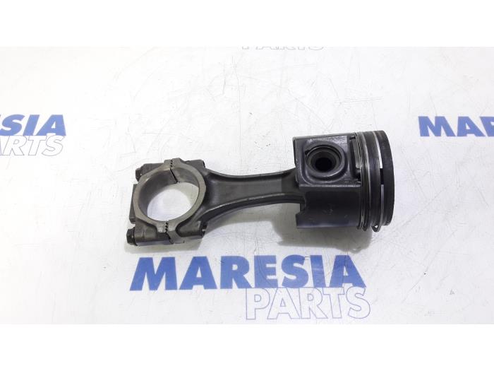 Used Piston Citroen Jumper (U5/ZB) 2.8 HDi Price € 90,75 Inclusive VAT offered by Maresia Parts