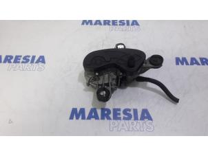Used Front wiper motor Peugeot RCZ (4J) 1.6 16V THP Price € 210,00 Margin scheme offered by Maresia Parts