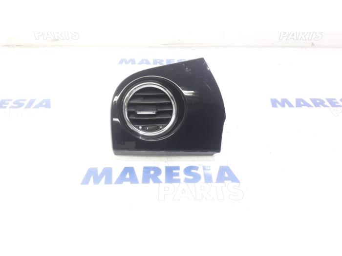 Dashboard vent from a Fiat 500 (312) 1.4 16V 2008