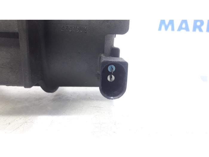 Fuel filter housing Volvo XC60 2.4 D5 20V AWD Geartronic 31342921