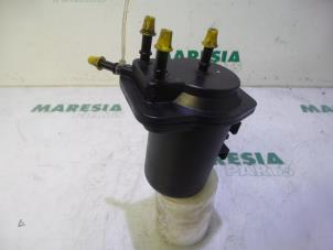 Usagé Boîtier de filtre carburant Renault Megane II Grandtour (KM) 1.5 dCi 80 Prix € 50,00 Règlement à la marge proposé par Maresia Parts