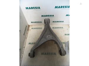 Used Rear wishbone, right Peugeot 407 (6D) 2.0 16V Price € 50,00 Margin scheme offered by Maresia Parts