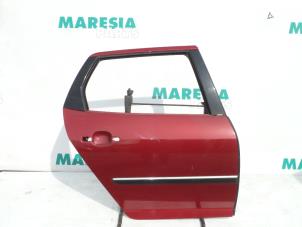 Używane Drzwi prawe tylne wersja 4-drzwiowa Peugeot 407 SW (6E) 1.6 HDiF 16V Cena € 105,00 Procedura marży oferowane przez Maresia Parts