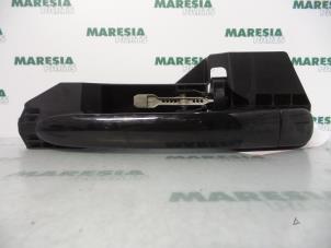 Used Rear door handle 4-door, right Fiat Bravo (198A) 1.4 16V Price € 30,00 Margin scheme offered by Maresia Parts