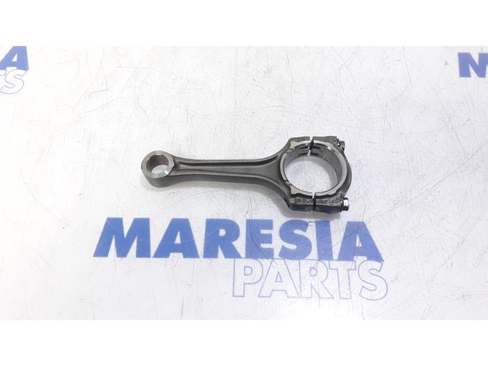 Używane Korbowód Alfa Romeo MiTo (955) 1.4 TB 16V Cena € 45,00 Procedura marży oferowane przez Maresia Parts