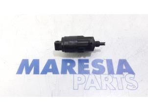 Used Windscreen washer pump Fiat Fiorino (225) 1.4 Price € 36,30 Inclusive VAT offered by Maresia Parts