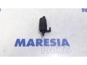 Used Windscreen washer pump Fiat Doblo Cargo (263) 1.3 MJ 16V Euro 4 Price € 24,20 Inclusive VAT offered by Maresia Parts