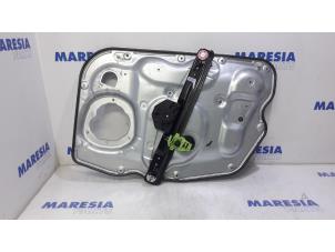 Używane Mechanizm szyby lewej przedniej wersja 4-drzwiowa Alfa Romeo Giulietta (940) 1.4 TB 16V Cena € 75,00 Procedura marży oferowane przez Maresia Parts