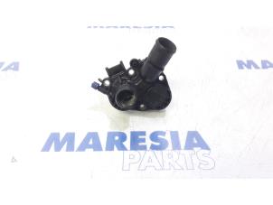 Gebrauchte Thermostatgehäuse Peugeot 308 (L3/L8/LB/LH/LP) 1.2 12V VTi PureTech 82 Preis € 50,00 Margenregelung angeboten von Maresia Parts