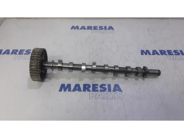 Usagé Arbre à cames Renault Megane III Grandtour (KZ) 1.5 dCi 110 Prix € 105,00 Règlement à la marge proposé par Maresia Parts