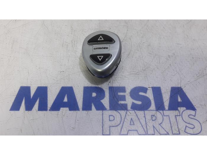 Usagé Commodo Citroen C5 II Berline (RC) 2.0 16V Prix € 25,00 Règlement à la marge proposé par Maresia Parts