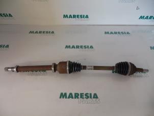 Used Front drive shaft, right Renault Modus/Grand Modus (JP) 1.6 16V Price € 50,00 Margin scheme offered by Maresia Parts