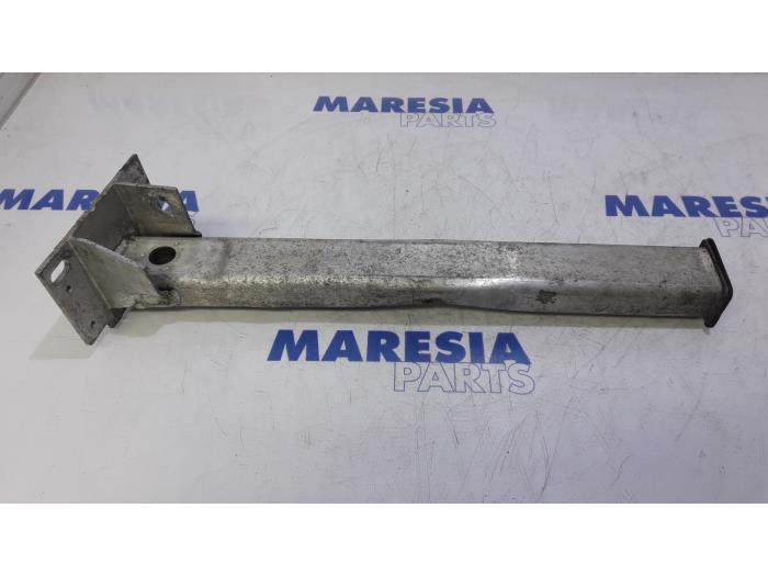 Usados Subchasis Peugeot 308 (4A/C) 1.6 HDiF 16V Precio € 25,00 Norma de margen ofrecido por Maresia Parts