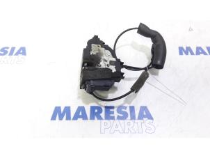 Usagé Serrure portière mécanique 4portes avant droite Renault Scénic III (JZ) 1.5 dCi 110 Prix € 30,00 Règlement à la marge proposé par Maresia Parts