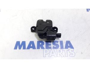 Used Tailgate lock mechanism Renault Scénic III (JZ) 1.5 dCi 110 Price € 14,95 Margin scheme offered by Maresia Parts
