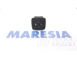 Usados Interruptor (varios) Renault Scénic III (JZ) 1.5 dCi 110 Precio € 35,00 Norma de margen ofrecido por Maresia Parts