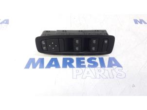 Used Multi-functional window switch Renault Megane IV Estate (RFBK) 1.5 Energy dCi 110 Price € 50,00 Margin scheme offered by Maresia Parts