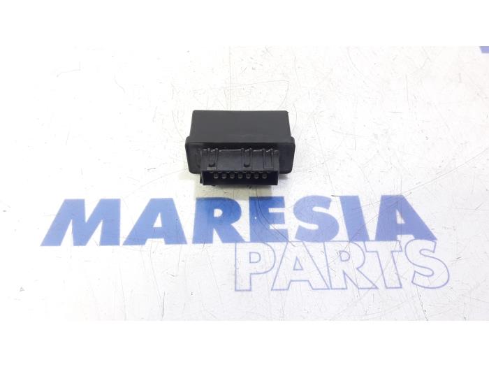 Begagnade Relä Peugeot 308 (4A/C) 1.6 HDiF 16V Pris € 15,00 Marginaltabell erbjuds av Maresia Parts