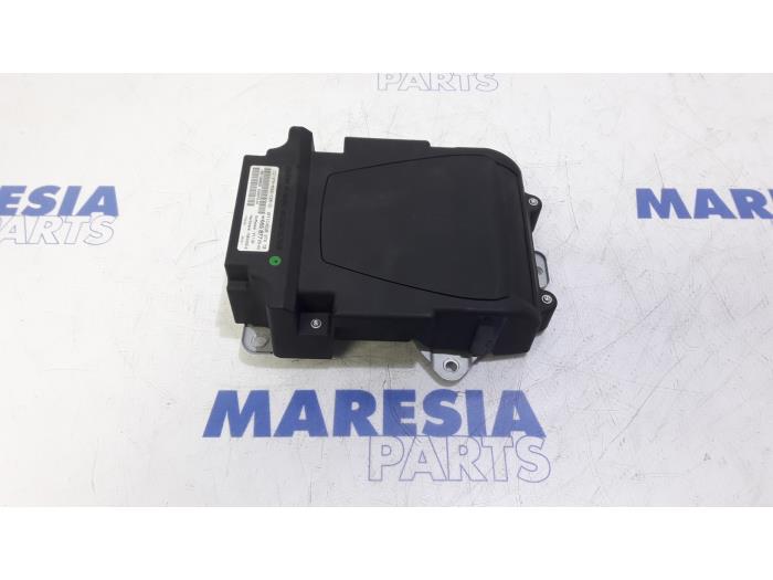 Gebrauchte Frontscheibenanzeige Peugeot 5008 I (0A/0E) 1.6 HDiF 16V Preis € 124,95 Margenregelung angeboten von Maresia Parts
