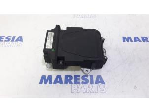 Używane Wyswietlacz przezierny typu HUD Peugeot 5008 I (0A/0E) 1.6 HDiF 16V Cena € 124,95 Procedura marży oferowane przez Maresia Parts