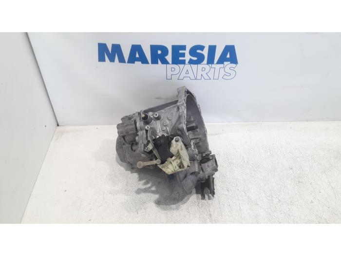 Gearbox from a Citroën C3 Picasso (SH) 1.2 12V PureTech 110 2016