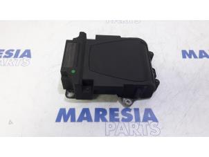 Used Head-up display Peugeot 3008 I (0U/HU) 1.6 HDiF 16V Price € 124,95 Margin scheme offered by Maresia Parts