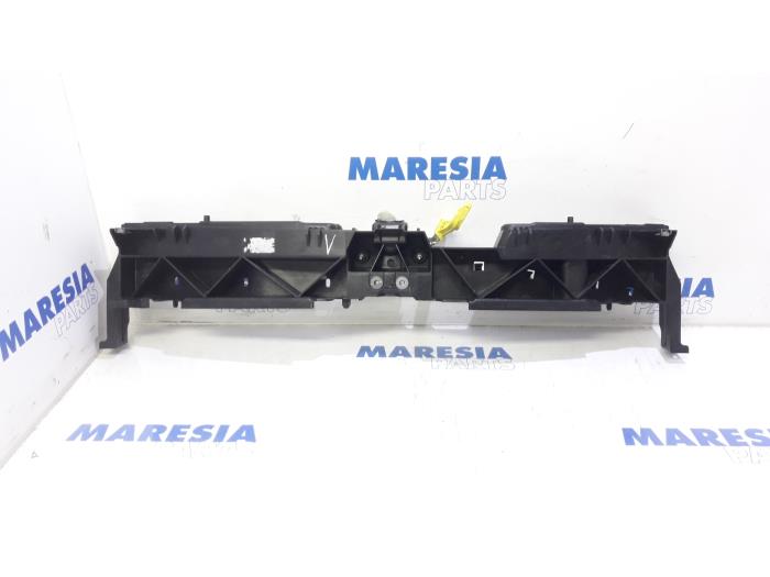 Begagnade Låsplatta Citroen C3 Picasso (SH) 1.2 12V PureTech 110 Pris € 50,00 Marginaltabell erbjuds av Maresia Parts