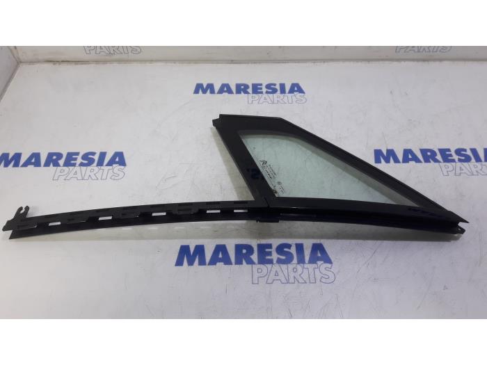 Usados Ventanilla triangular izquierda delante Citroen DS4 (NX) 1.6 16V THP Racing Precio € 75,00 Norma de margen ofrecido por Maresia Parts