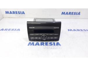 Usados Reproductor de CD y radio Fiat Bravo (198A) 1.4 16V Precio € 157,50 Norma de margen ofrecido por Maresia Parts