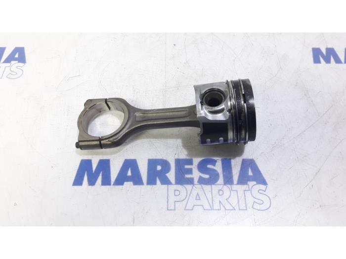 Usados Pistón Peugeot 308 SW (L4/L9/LC/LJ/LR) 1.6 BlueHDi 115 Precio € 70,00 Norma de margen ofrecido por Maresia Parts