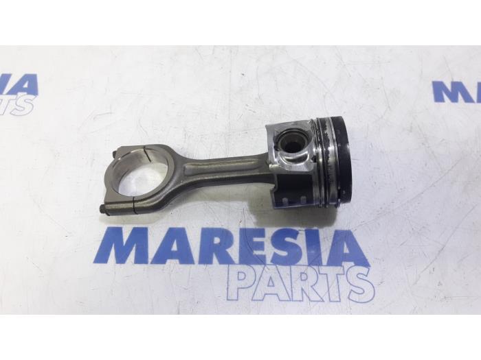 Usados Pistón Peugeot 308 SW (L4/L9/LC/LJ/LR) 1.6 BlueHDi 115 Precio € 70,00 Norma de margen ofrecido por Maresia Parts
