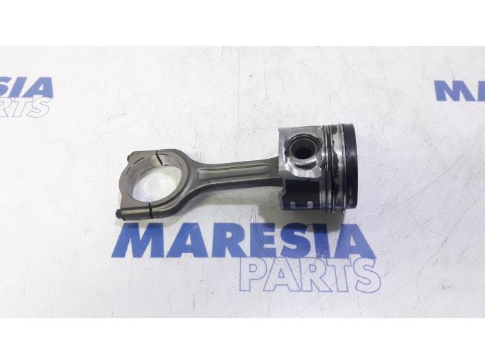 Usados Pistón Peugeot 308 SW (L4/L9/LC/LJ/LR) 1.6 BlueHDi 115 Precio € 70,00 Norma de margen ofrecido por Maresia Parts
