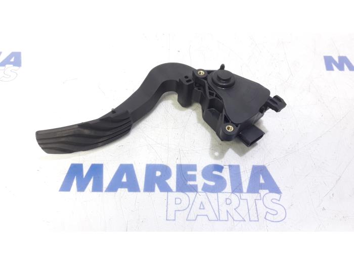 Begagnade Gaspedalsensor Renault Megane IV Estate (RFBK) 1.5 Energy dCi 110 Pris € 30,00 Marginaltabell erbjuds av Maresia Parts