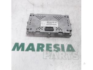 Usagé Affichage navigation Renault Espace (JK) 3.0 dCi V6 24V Prix € 183,75 Règlement à la marge proposé par Maresia Parts