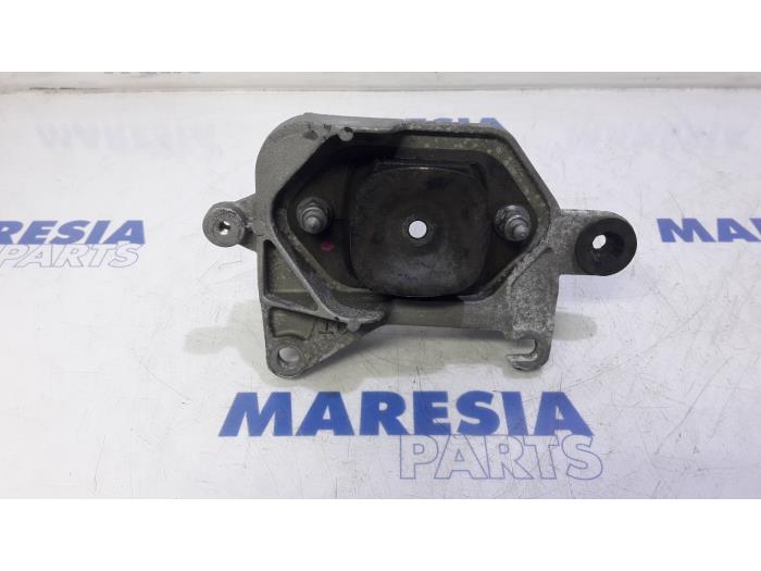 Used Engine mount Renault Megane IV Estate (RFBK) 1.5 Energy dCi 110 Price € 50,00 Margin scheme offered by Maresia Parts